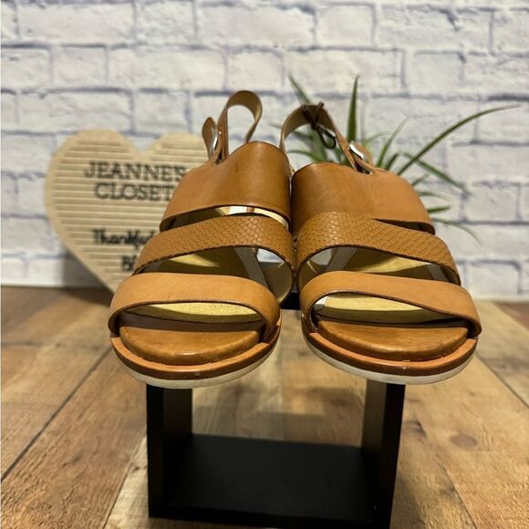 Rag & Bone
Folsom Mid-Heel Sandal, Tan - Picture 10 of 13